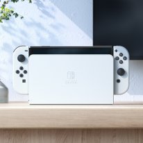 Nintendo Switch modèle OLED 06 7 2021 console hardware blanc lifestyle head 4