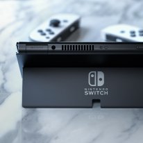 Nintendo Switch modèle OLED 06 7 2021 console hardware blanc lifestyle head 5