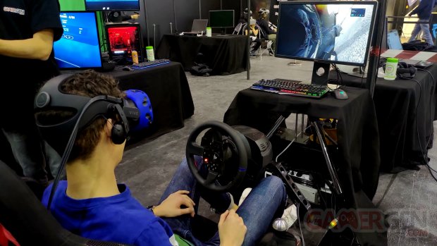 Photo stand gamergen.com 04