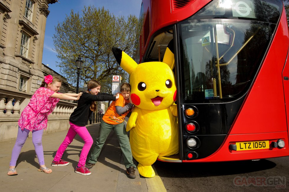 Pikachu kids & bus 1