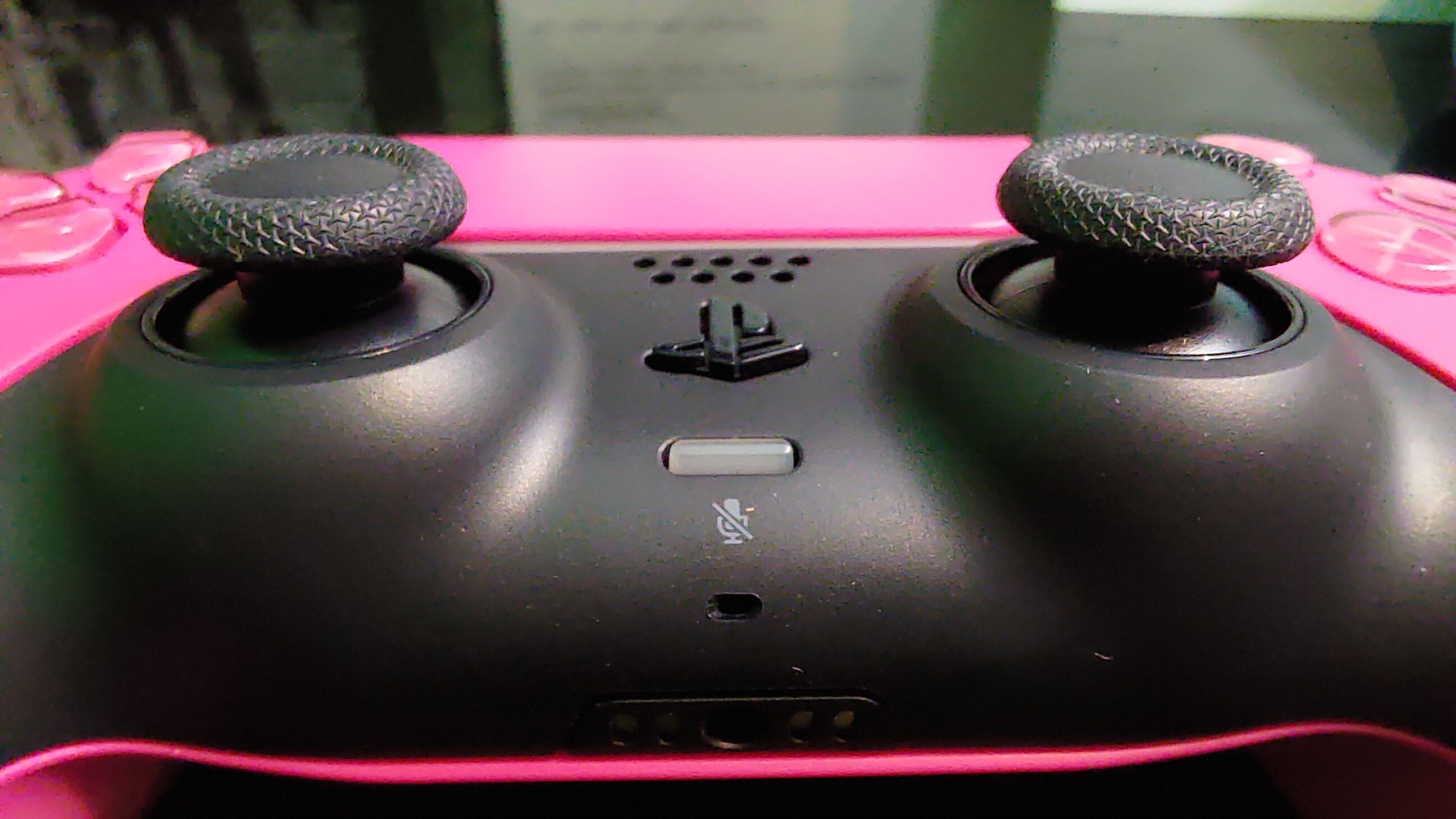 UNBOXING PS5 DualSense Nova Pink et Starlight Blue : nos photos maison des  manettes d'Un gars et une fille 