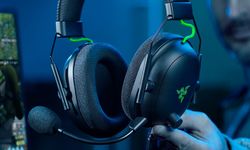 Razer BlackShark V2 [2020] Lifestyle Image 2