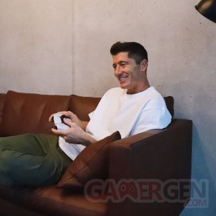 Robert Lewandowski PS5 PlayStation 5 Lifestyle DualSense 1