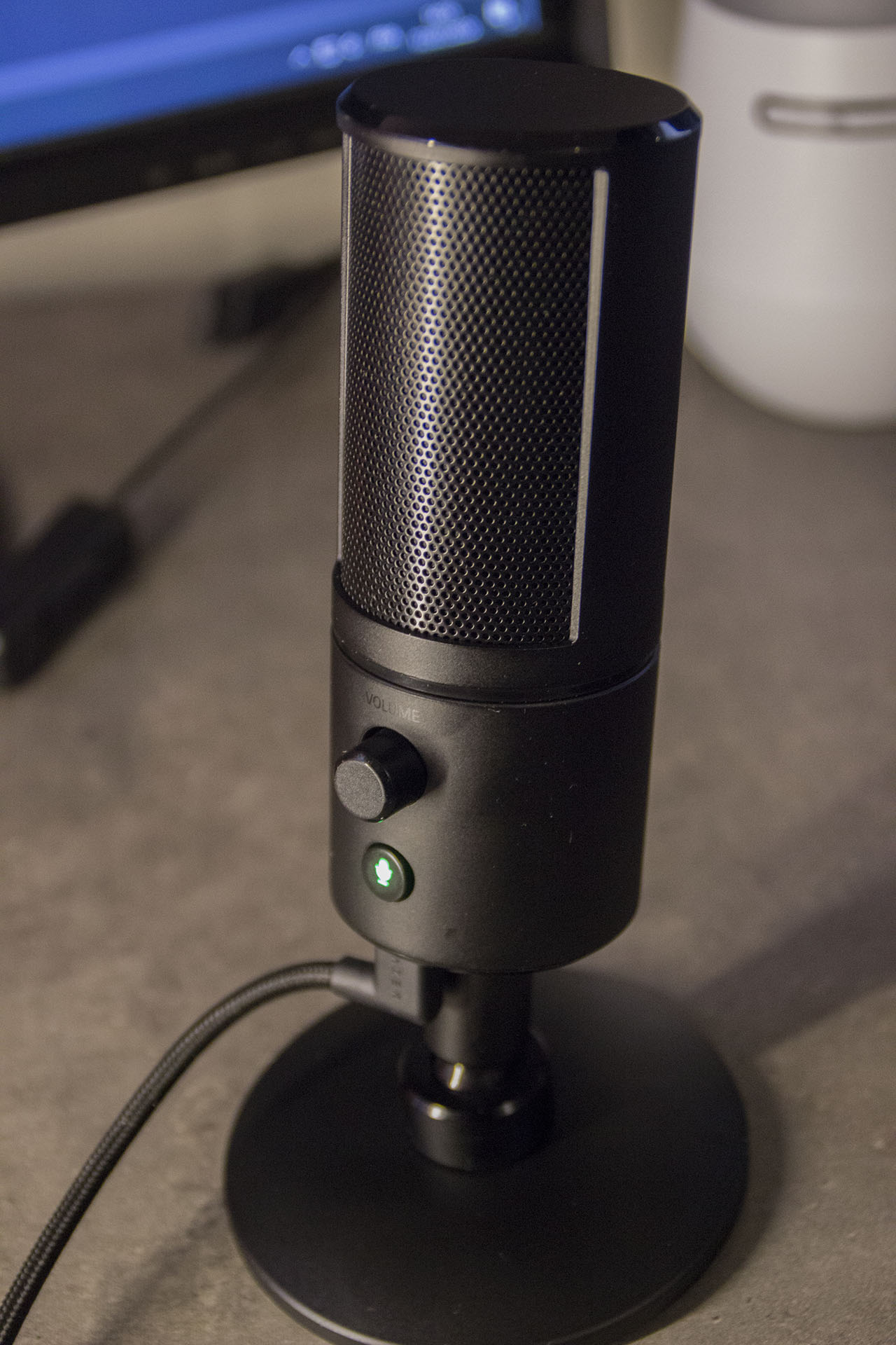 TEST du Razer Seiren X : un microphone ultra compact, mais qui manque de  fonctionnalités 