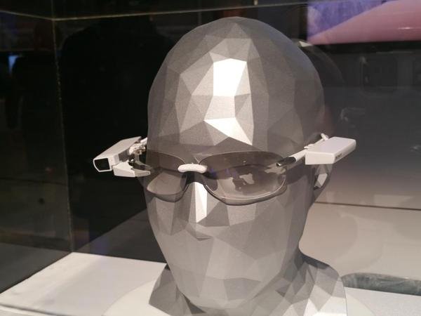 sony-smarteyeglass-ces2015- (3)