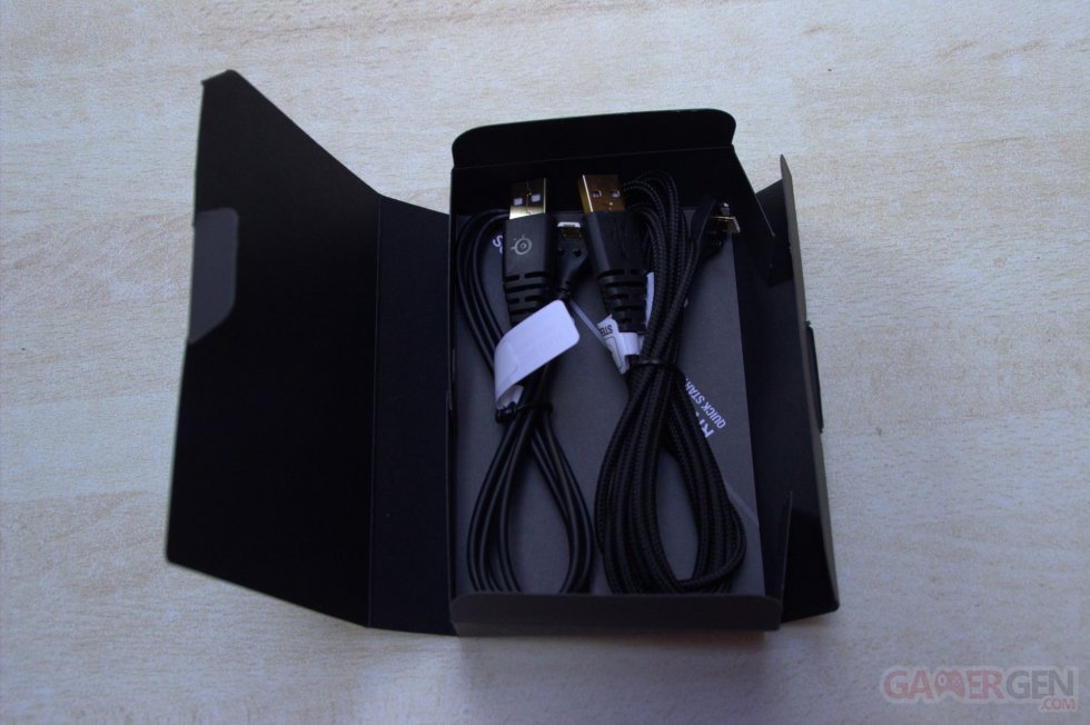 SteelSeries Rival 700 Unboxing Souris Gaming Gamer OLED Déballage Boîte Packaging GamerGen_com Clint008 (9)