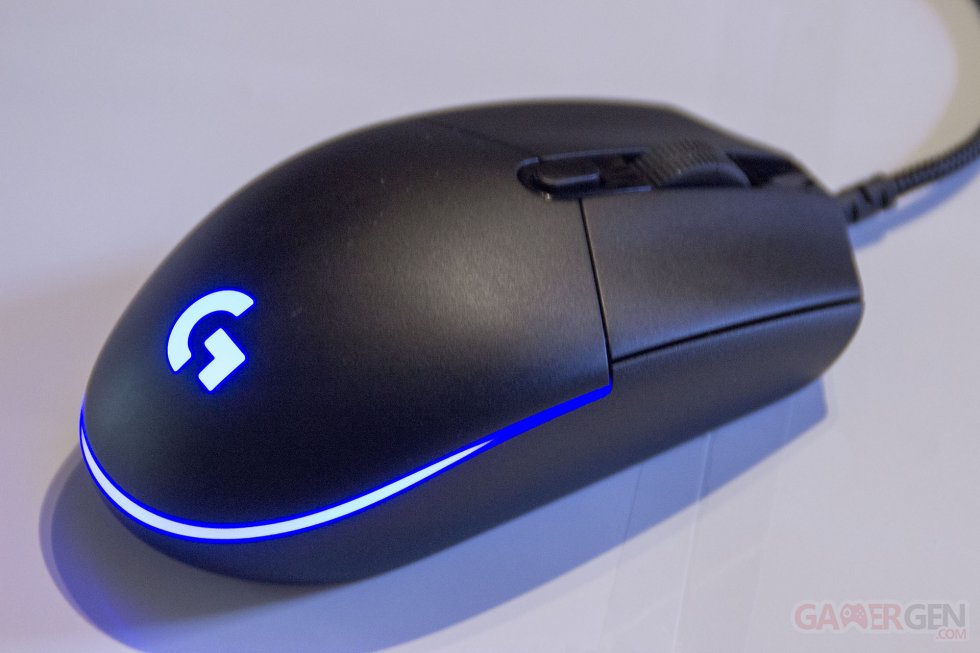TEST - Logitech Pro Gaming Mouse souris gamers joueurs sobre efficace (5)