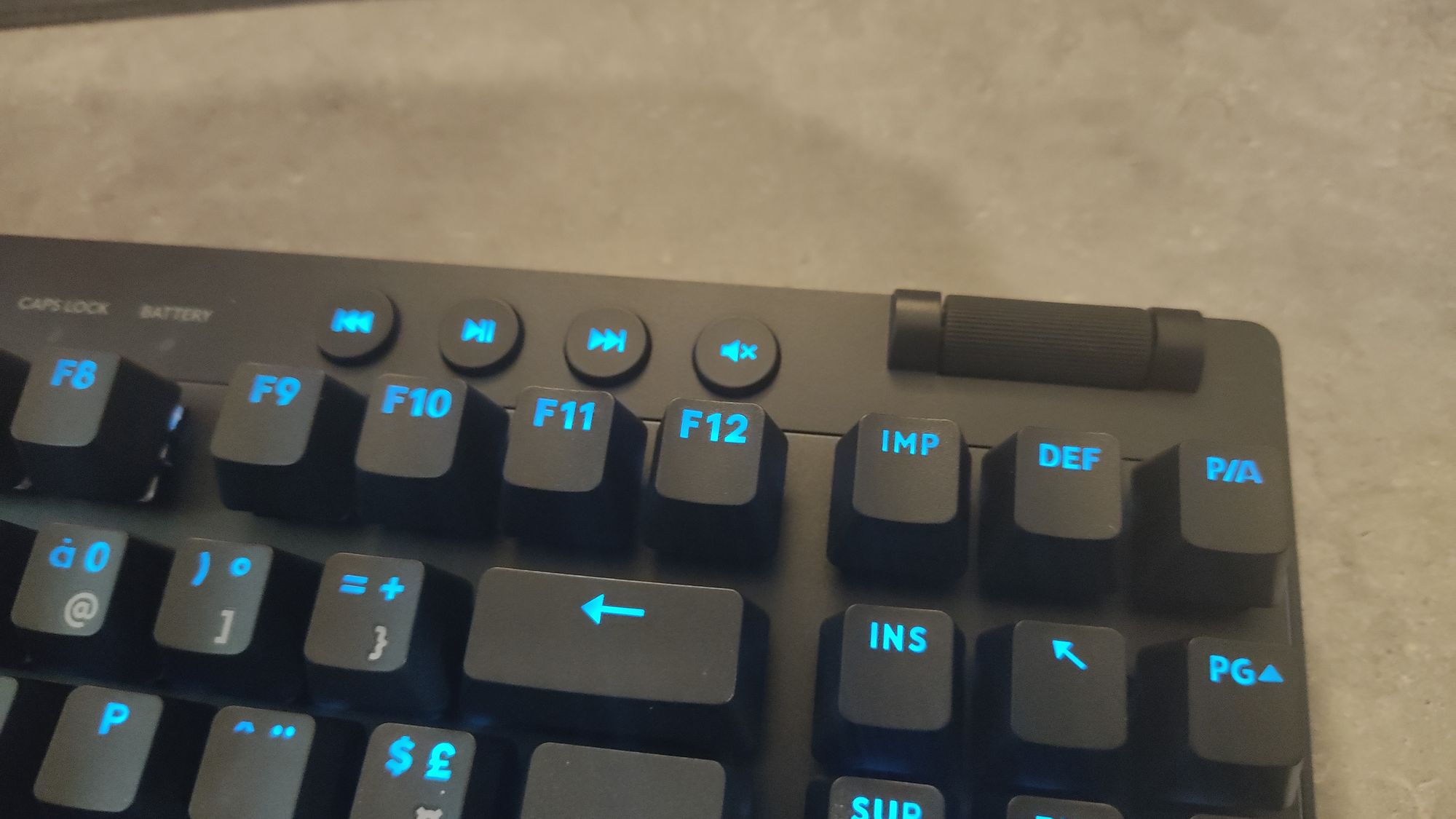 TEST Logitech Pro X TKL : un très bon clavier gaming compact, mais c'est  tout 