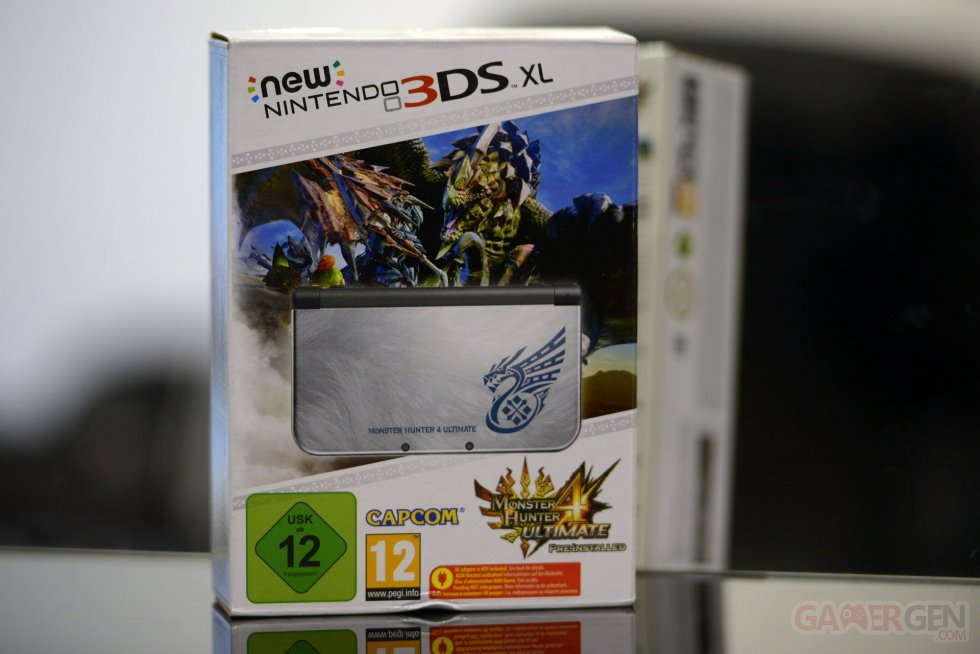 UNBOXING NEW 3DS MONSTER HUNTER 4 ULTIMATE EDITION 020_1