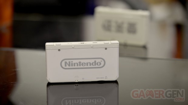 unboxing new nintendo 3DS Ambassador Edition 025