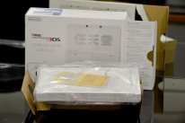 unboxing new nintendo 3DS Ambassador Edition 045