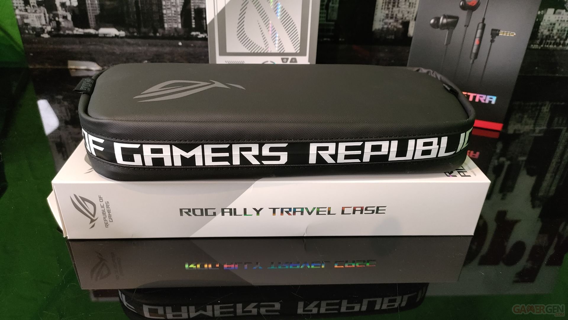 Asus Rog Ally travel case, unboxing