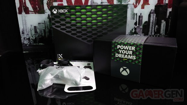 Unboxing Xbox Series X 11