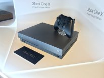 Xbox One X 02