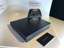 Xbox One X 03
