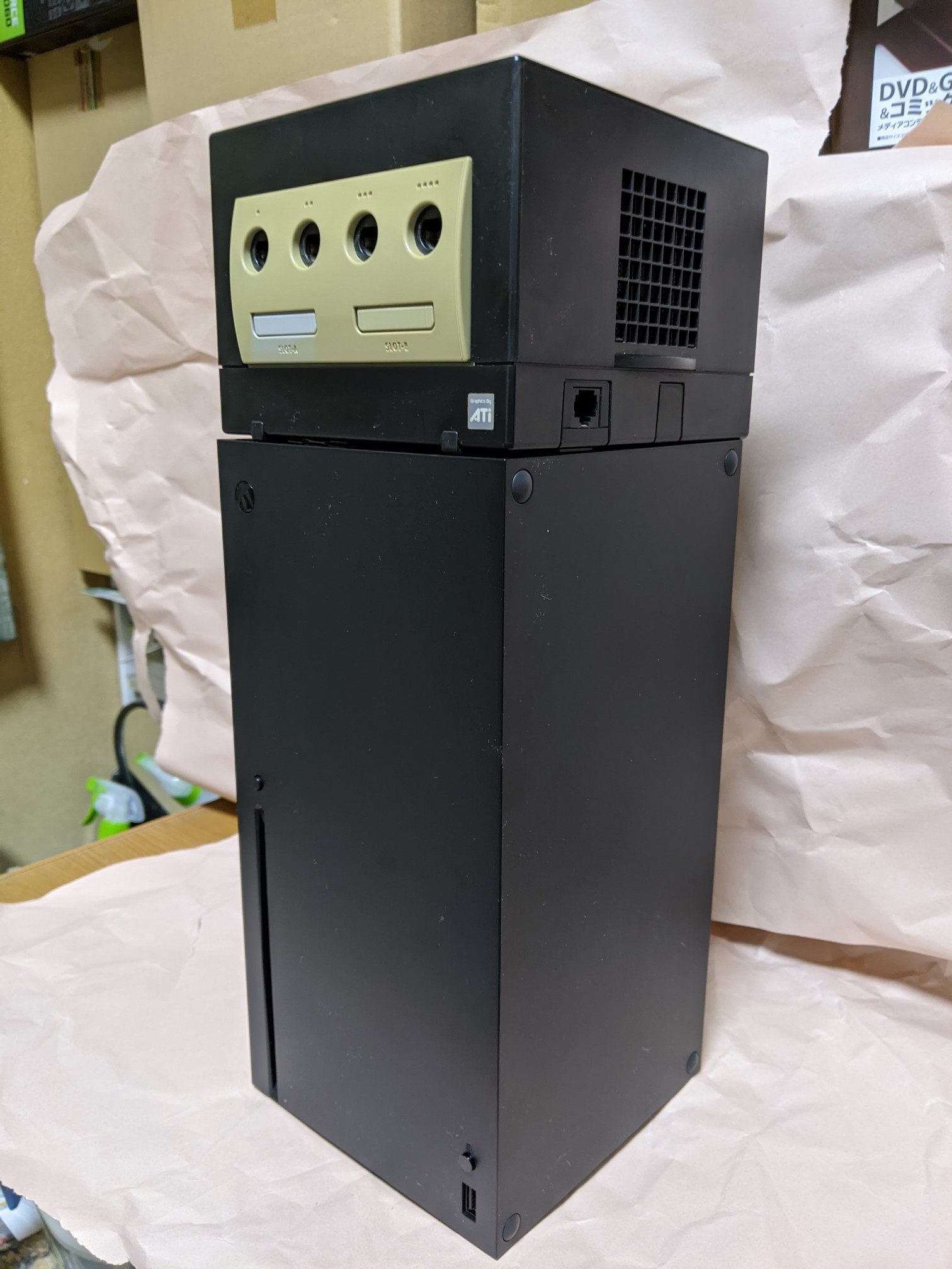 INSOLITE sur la Xbox Series X : après le frigo taille réelle, place aux  mini réfrigérateurs sponsorisés par The Rock ! 